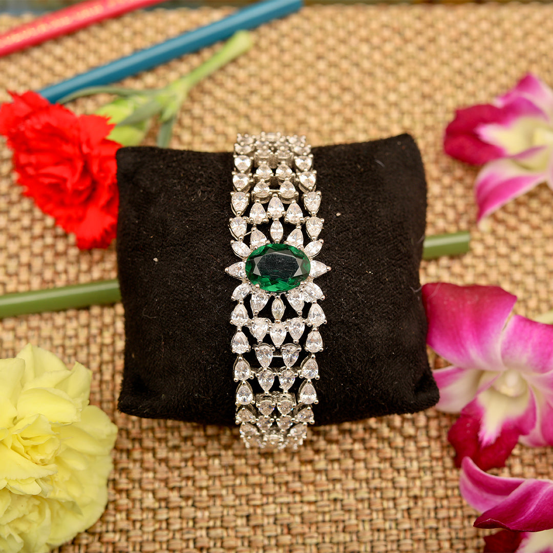 Zoya Handcuff