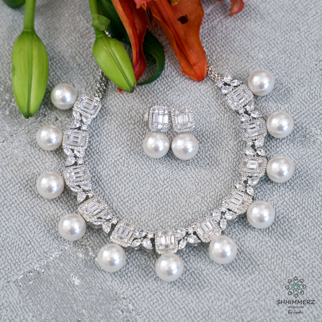 Pressure Setting Pearl neckpiece