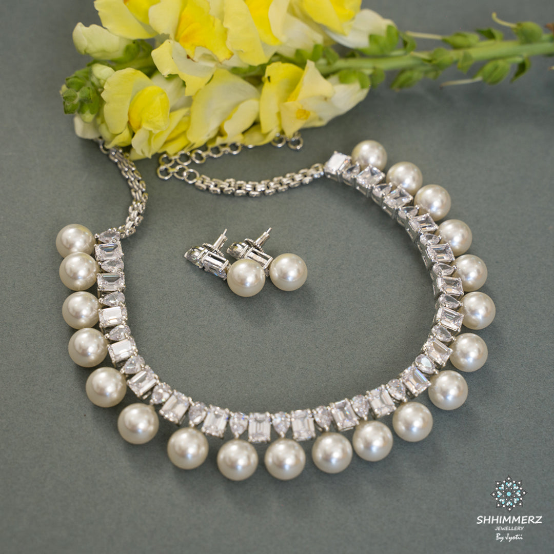 Sleek Tennis Style Neckpiece