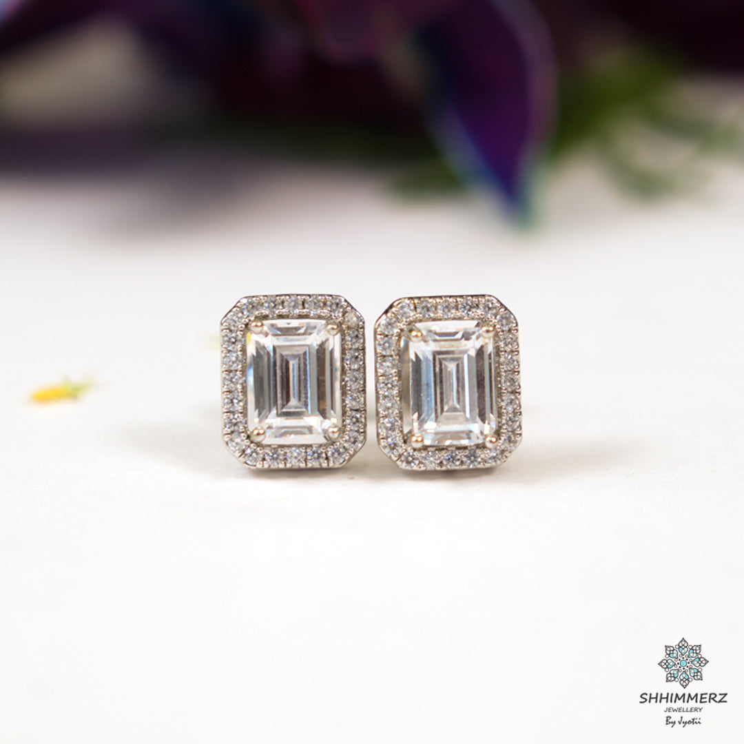 "2 " carat soliataire Studs .