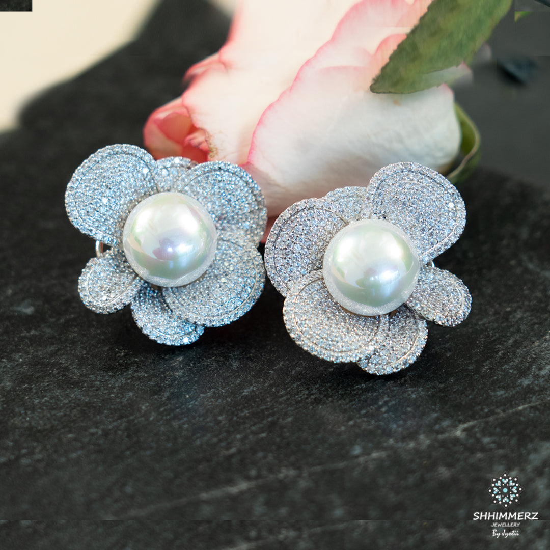 Flora Pearl Earrings