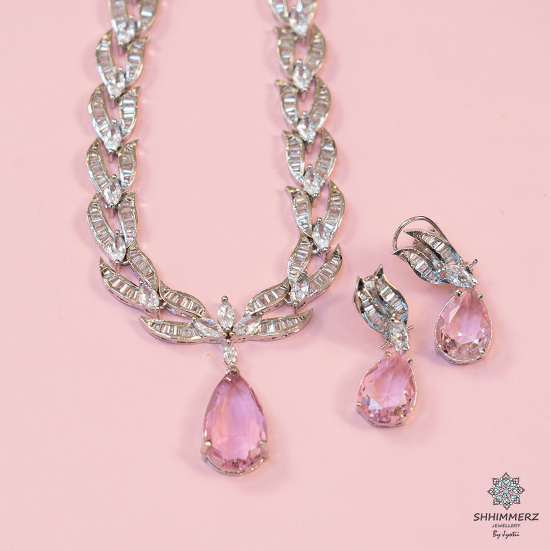 Pinky Neckpiece .