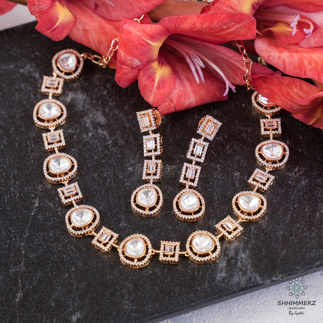 Elegant Small Neckpiece