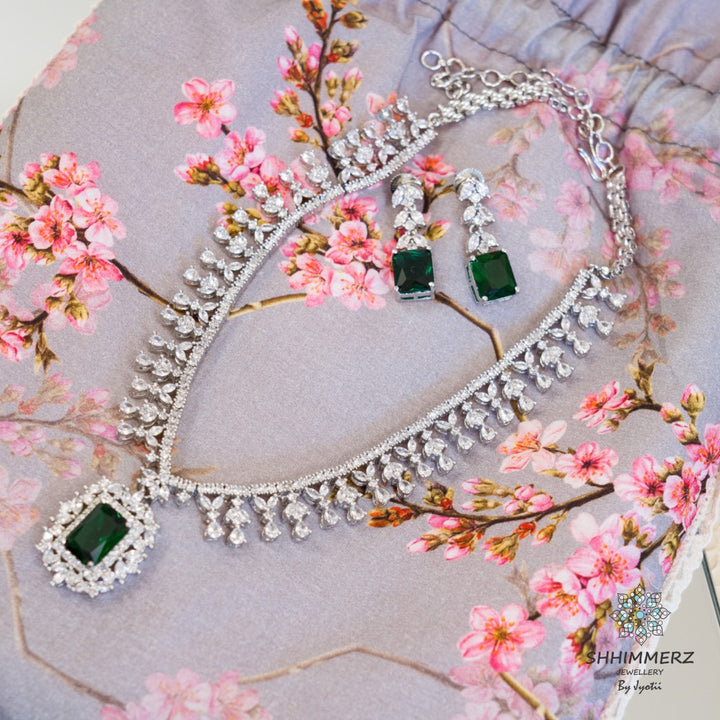Dainty Neckpiece
