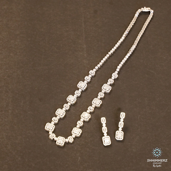 Buggets Short Neckpiece.
