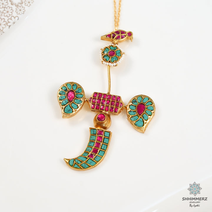 Aaarazo Neckpiece .