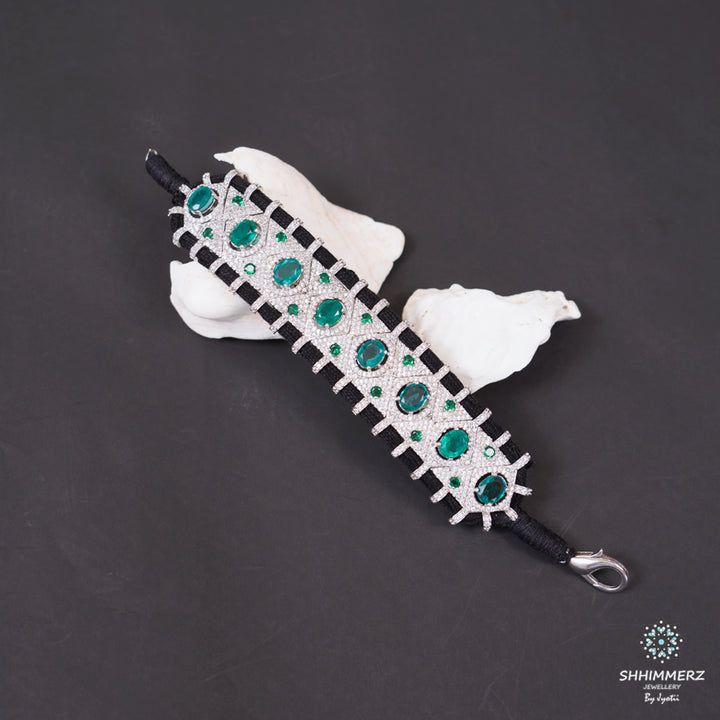 Nyaantaara Hand Bling