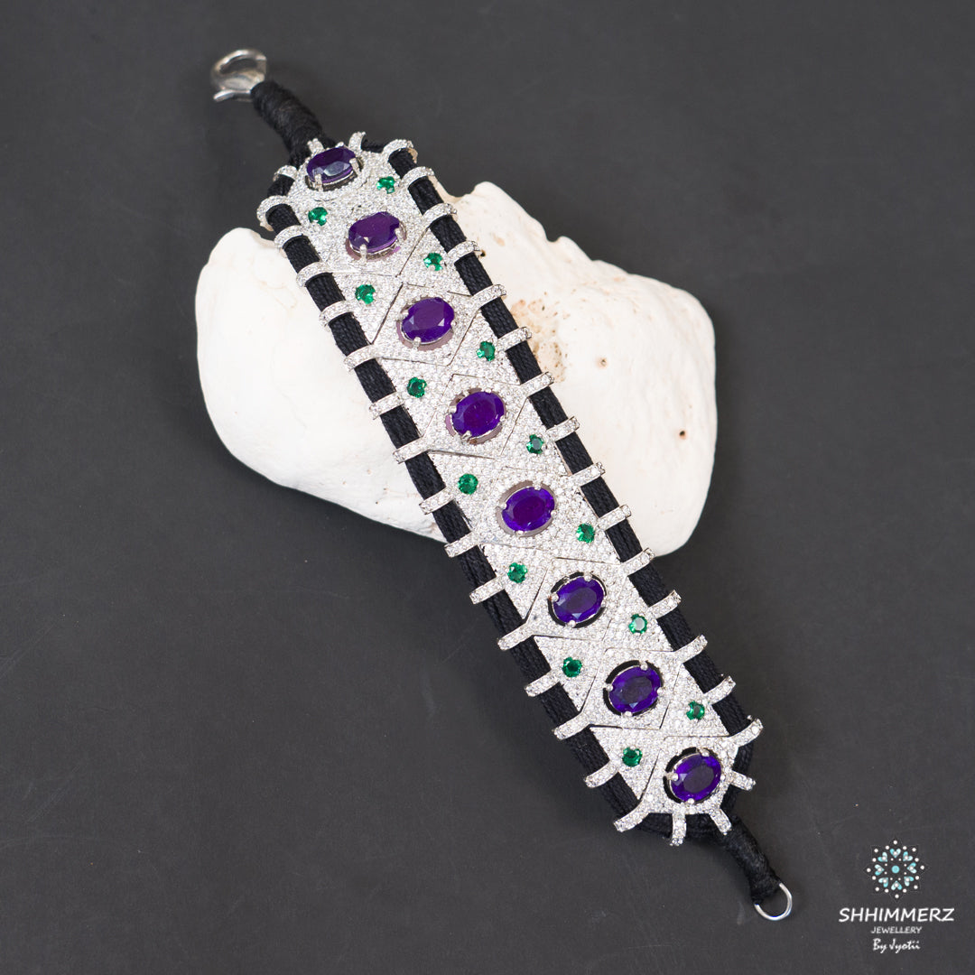 Nyaantaara Hand Bling