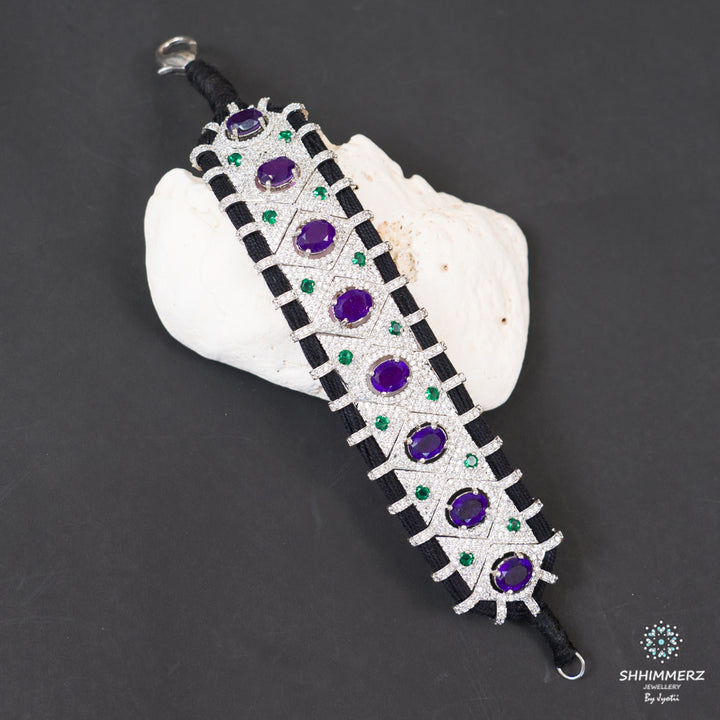 Nyaantaara Hand Bling