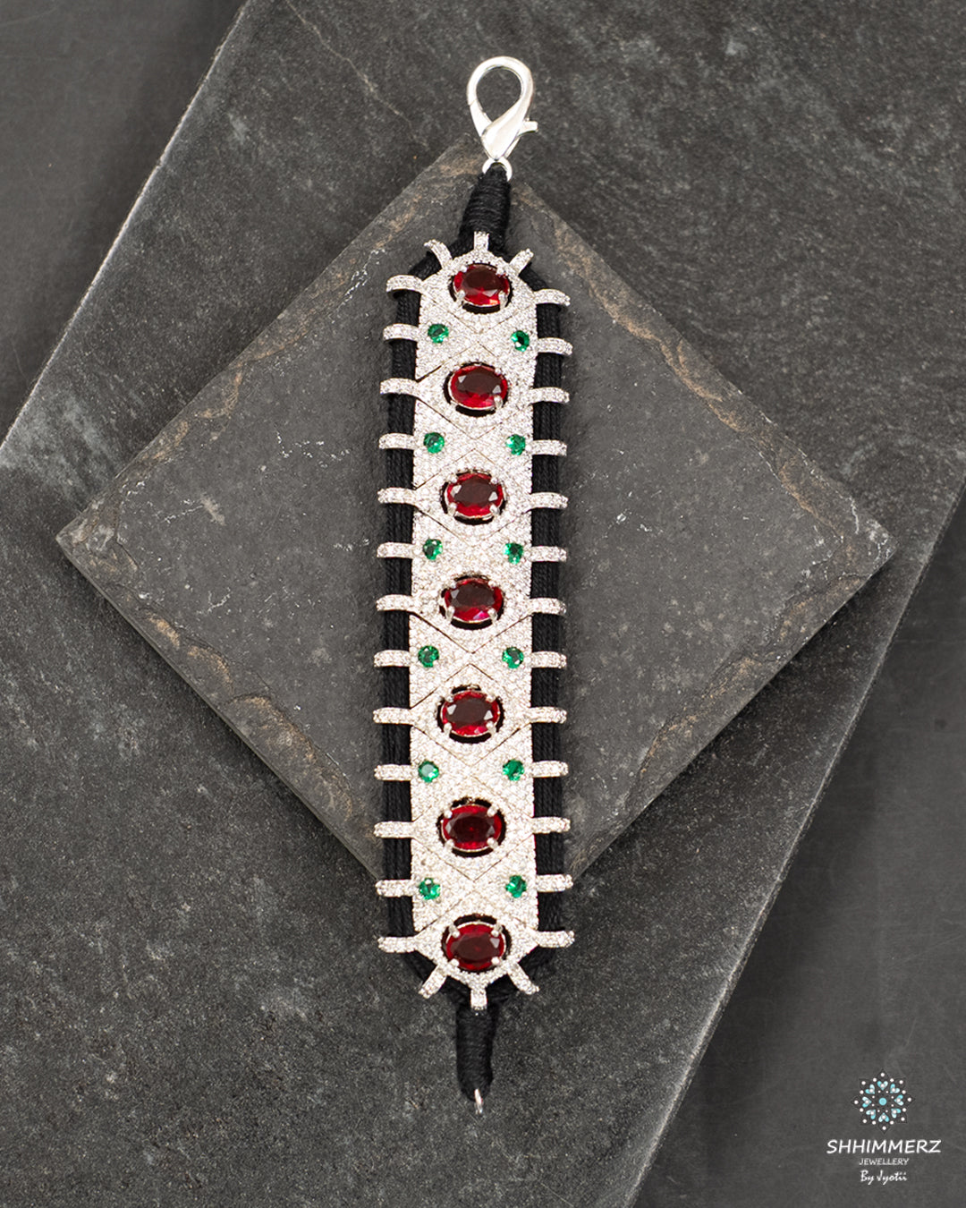 Nyaantaara Hand Bling