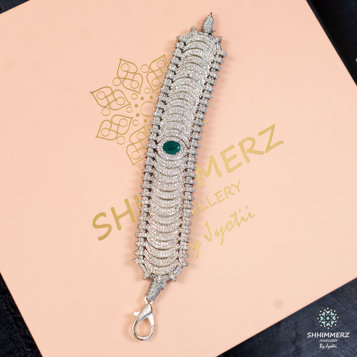 Nayan Handbling
