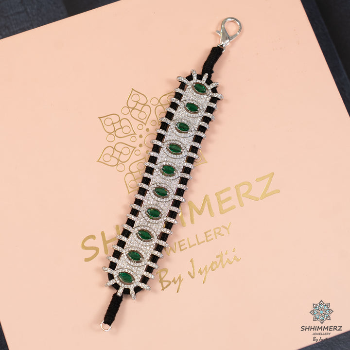 Naaya Handbling