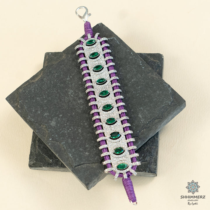 Naaya Handbling