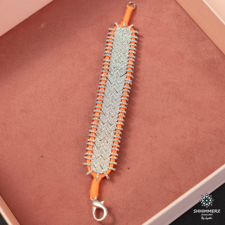 Noula Hand bling