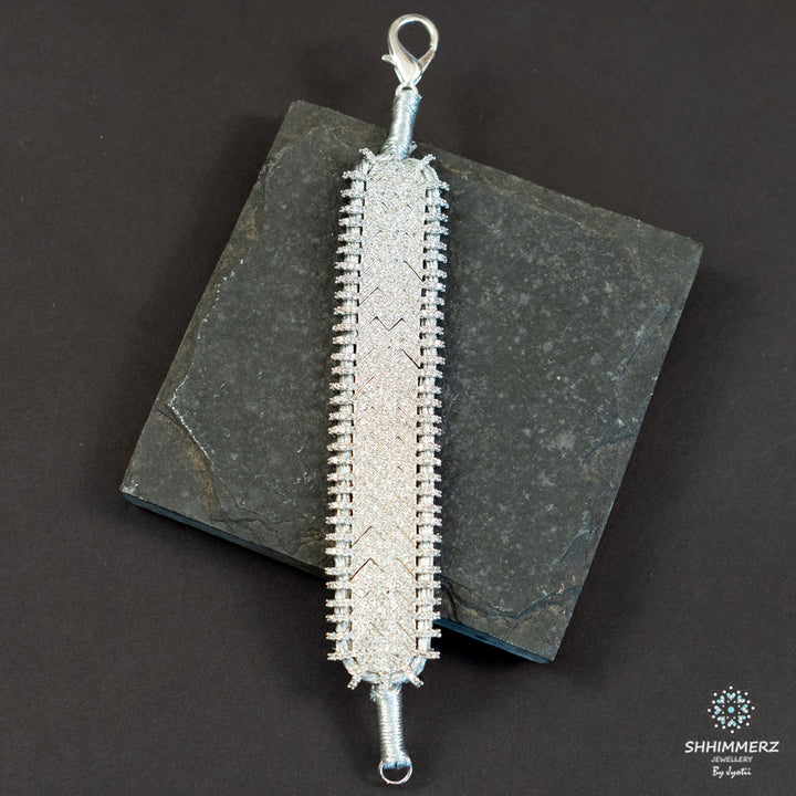 Noula Hand bling