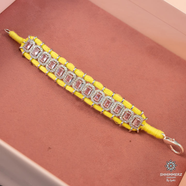 Naina Handbling