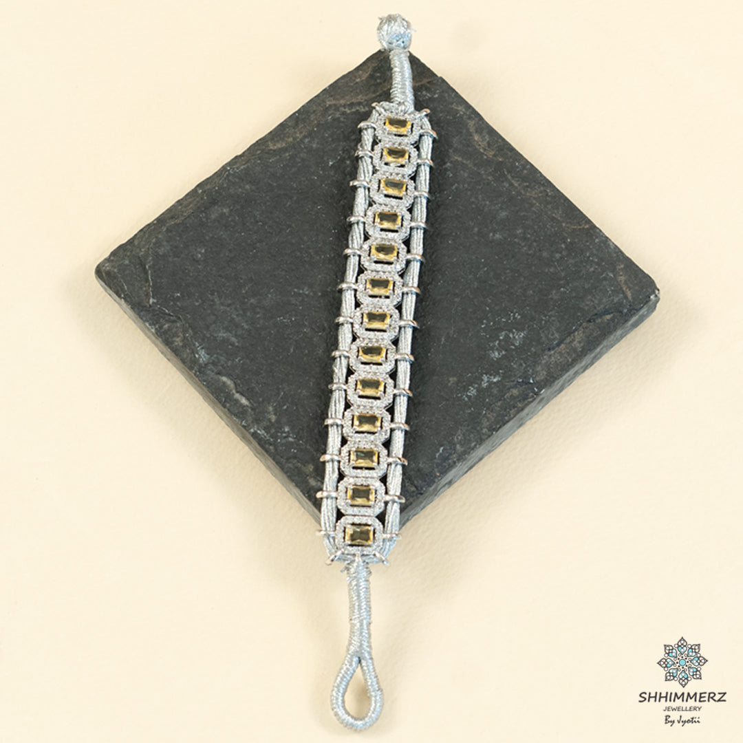 Naina Handbling