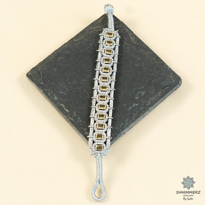Naina Handbling