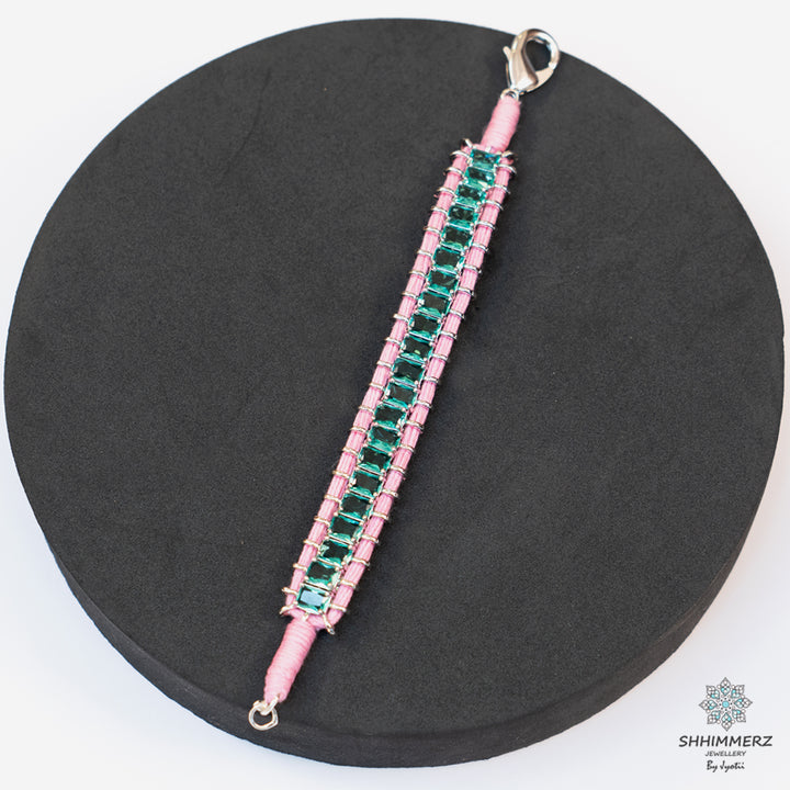 Neesha Handbling