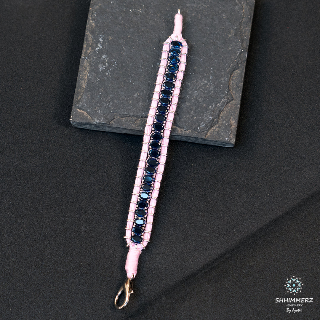 Neesha Handbling