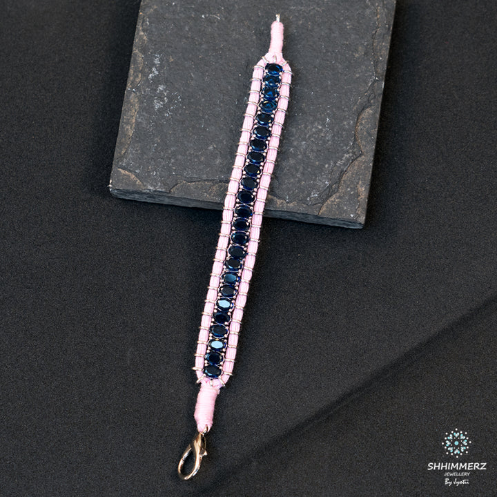 Neesha Handbling