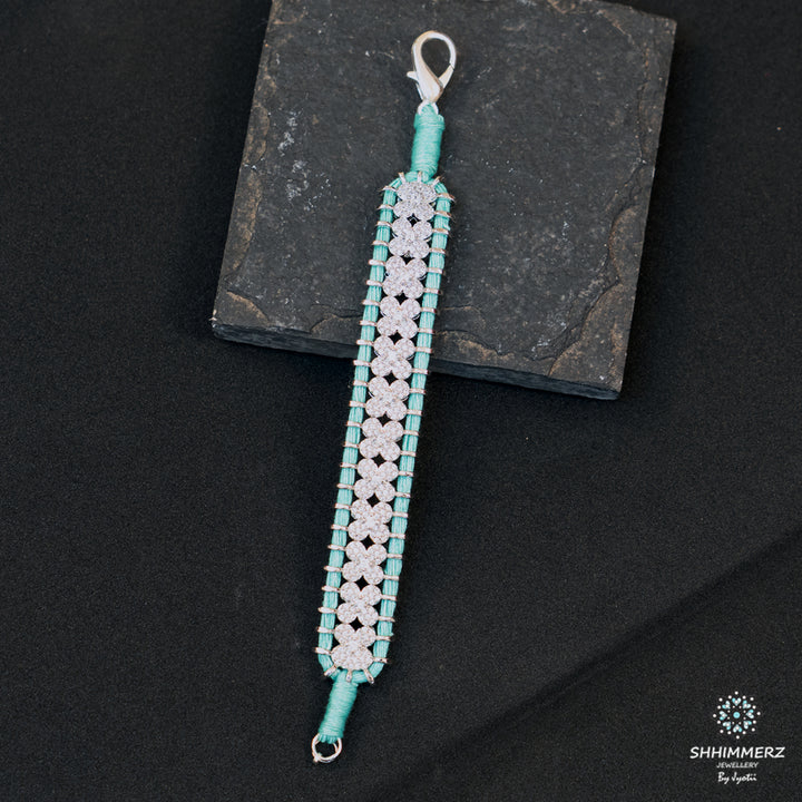 Naara Handbling