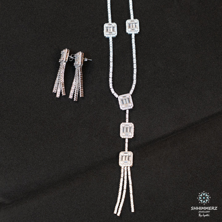 Ras Neckpiece