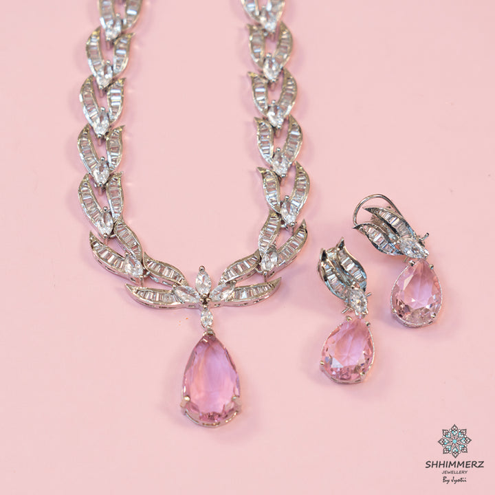 Pinky Neckpiece .