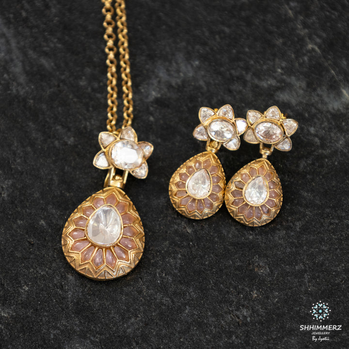 Kesri Neckpiece