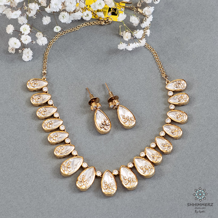 Som Neckpiece