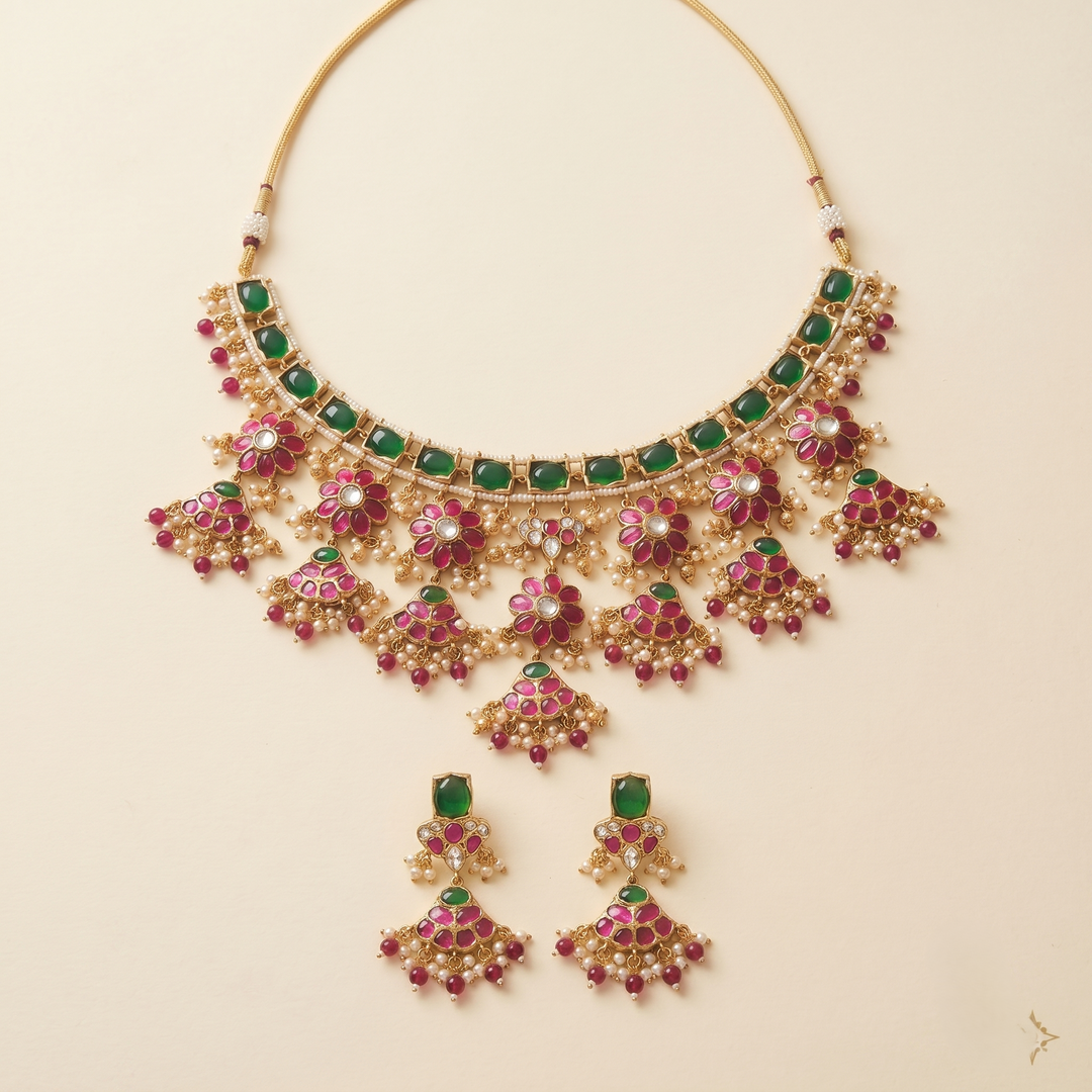 Aakriti Neckpiece