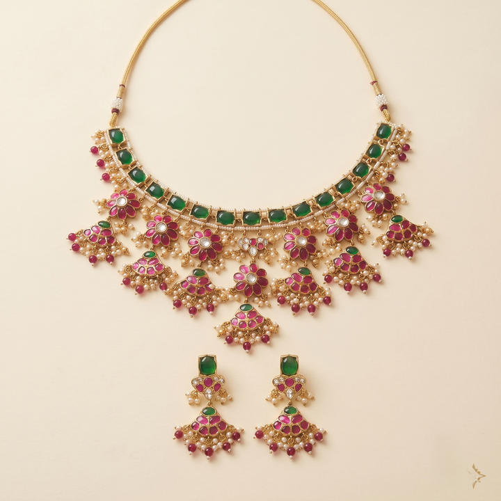 Aakriti Neckpiece