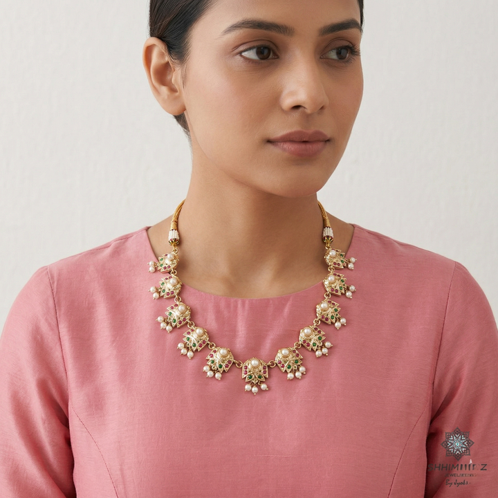 Saa  Neckpiece