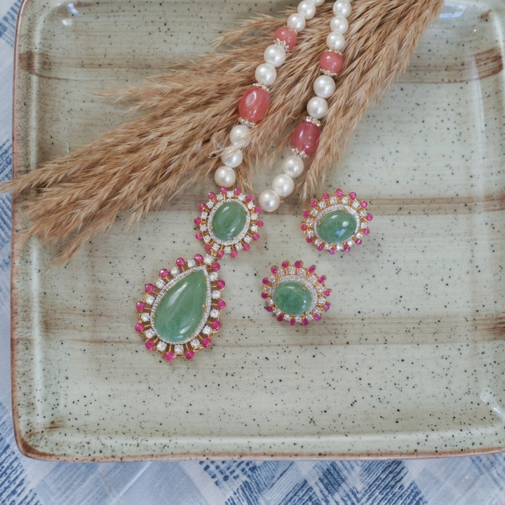 Nitra Neckpiece