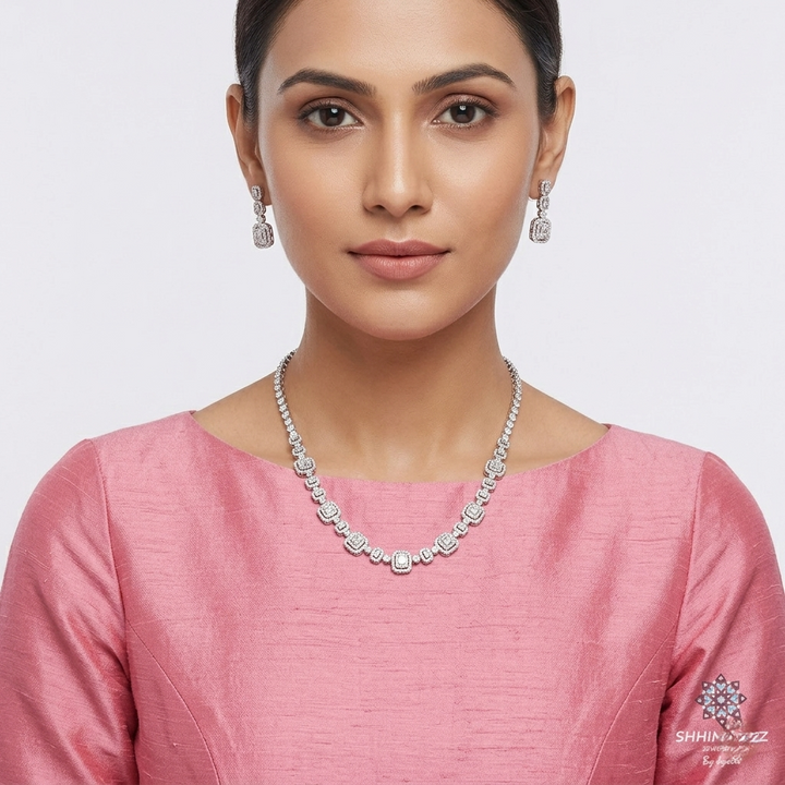 Buggets Short Neckpiece.