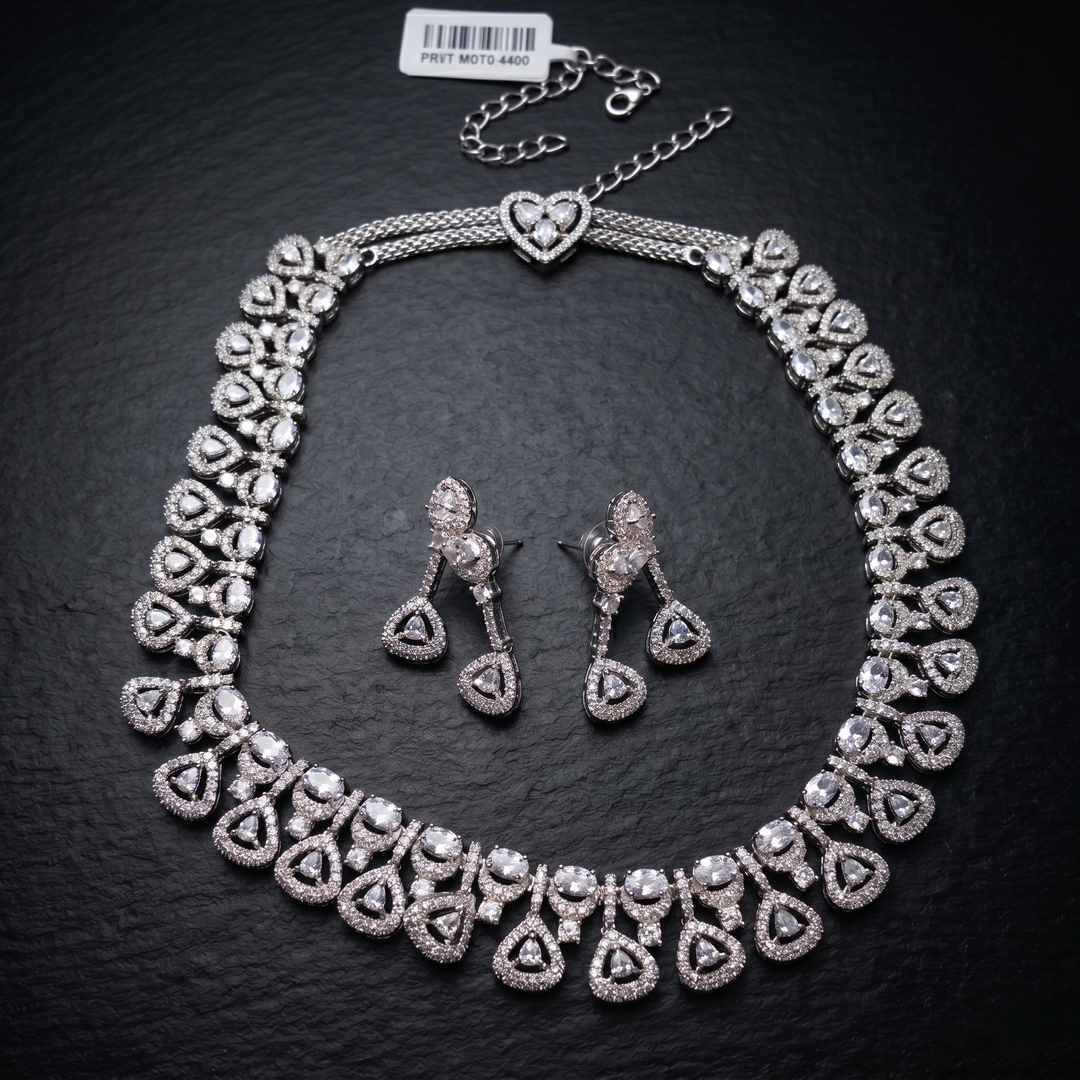 Camy Neckpiece