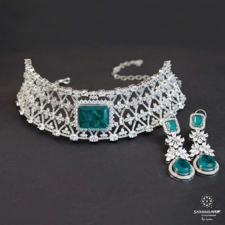 Maanat Choker