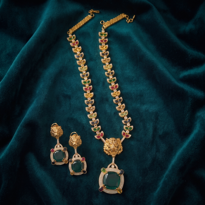 Mehil Neckpiece