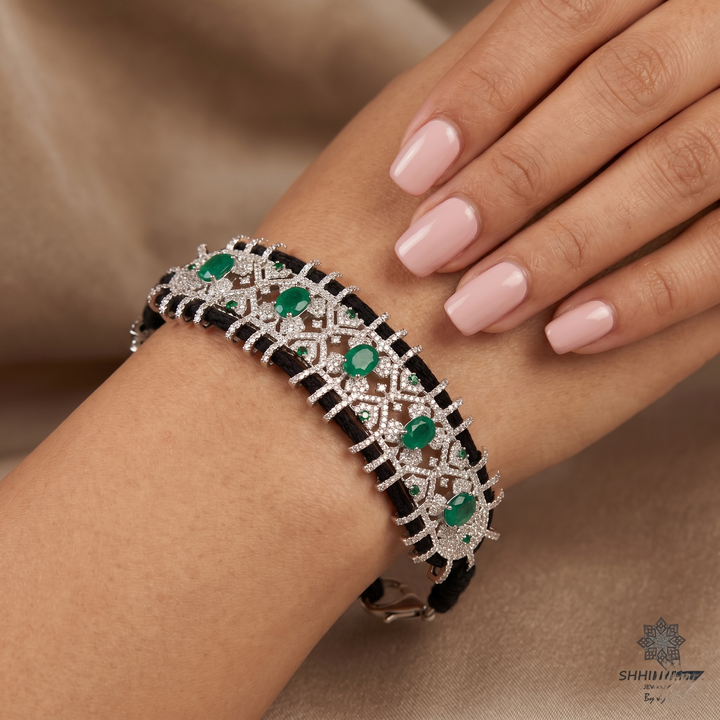 Naadira Handbling