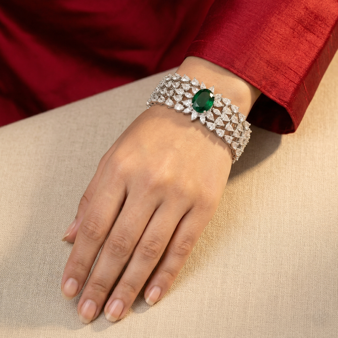 Zoya Handcuff