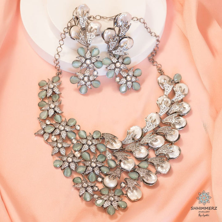 Bouquet Neckpiece